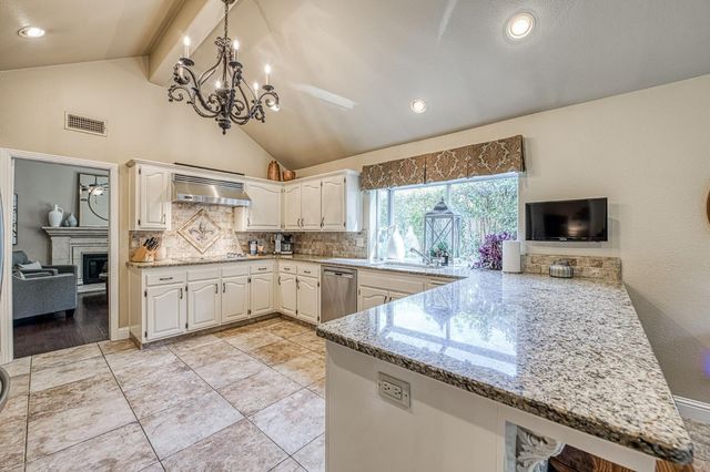 9212 N Maiden Lane, Fresno, CA 93720