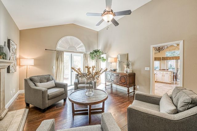 9212 N Maiden Lane, Fresno, CA 93720