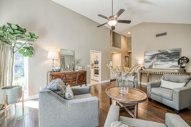 9212 N Maiden Lane, Fresno, CA 93720