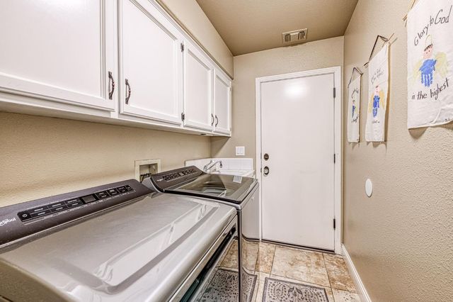 9212 N Maiden Lane, Fresno, CA 93720