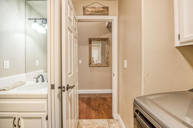 9212 N Maiden Lane, Fresno, CA 93720