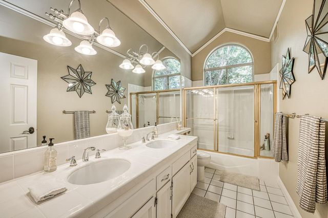 9212 N Maiden Lane, Fresno, CA 93720