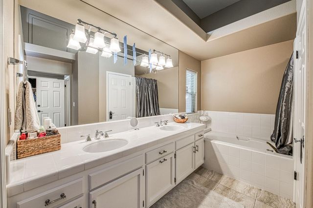 9212 N Maiden Lane, Fresno, CA 93720