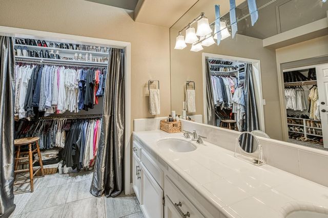 9212 N Maiden Lane, Fresno, CA 93720