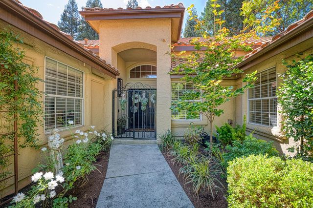 9212 N Maiden Lane, Fresno, CA 93720