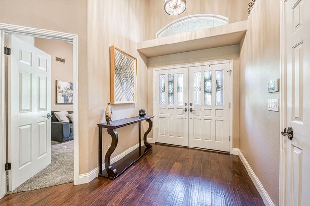 9212 N Maiden Lane, Fresno, CA 93720