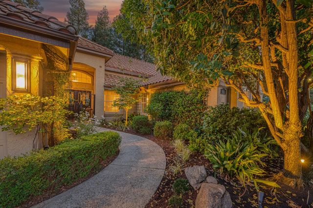 9212 N Maiden Lane, Fresno, CA 93720
