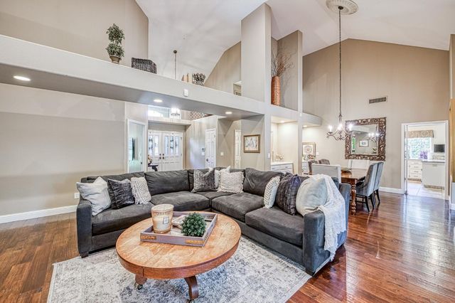 9212 N Maiden Lane, Fresno, CA 93720