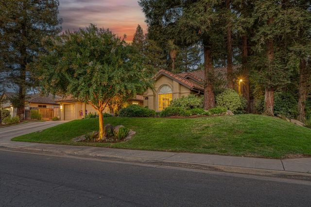 9212 N Maiden Lane, Fresno, CA 93720