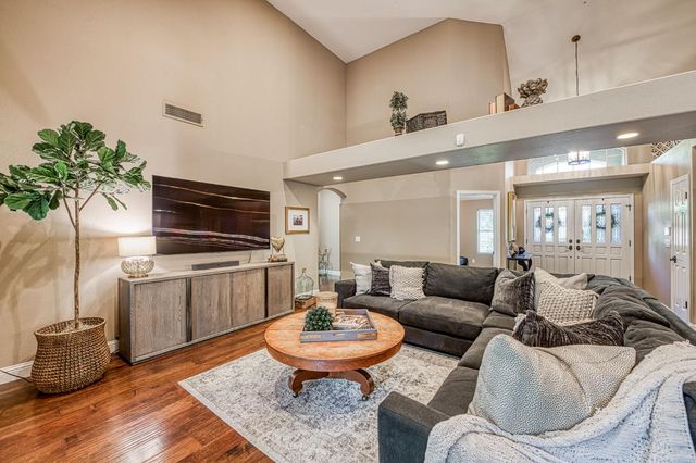 9212 N Maiden Lane, Fresno, CA 93720