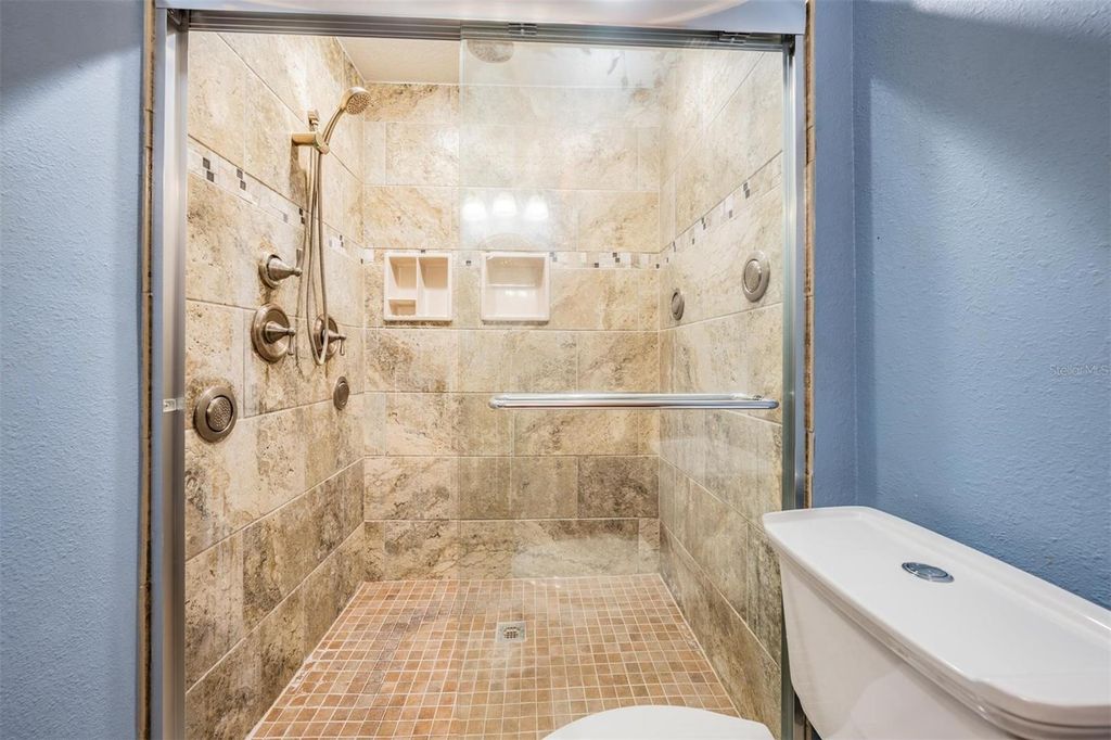 Image 20 of property listing at 104 CORDOVA GREEN, Seminole, FL 33777