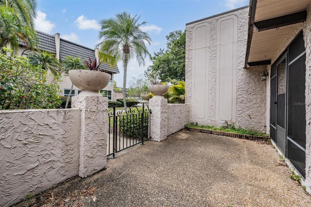 Image 23 of property listing at 104 CORDOVA GREEN, Seminole, FL 33777