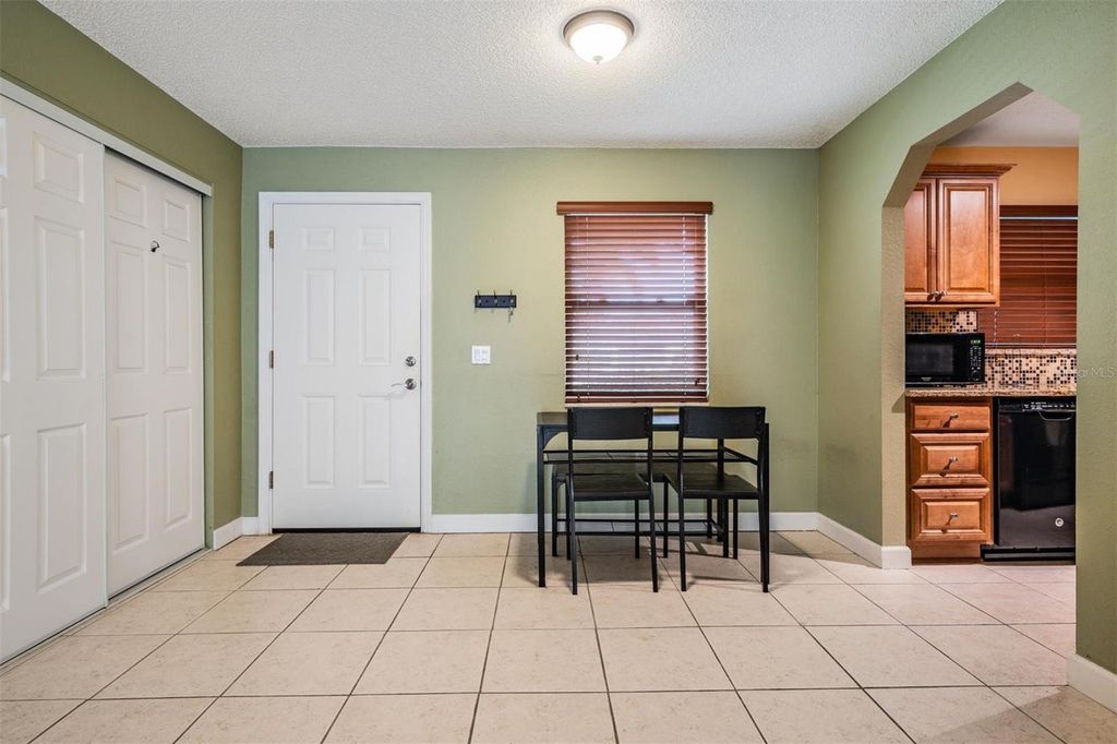 Image 9 of property listing at 104 CORDOVA GREEN, Seminole, FL 33777