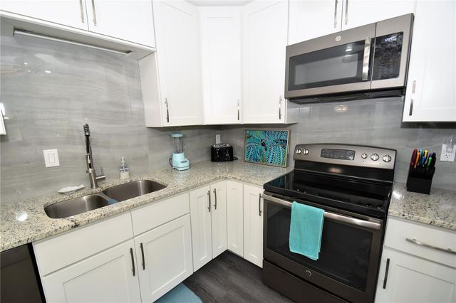 1647 BROOKHOUSE COURT BR146, Sarasota, FL 34231