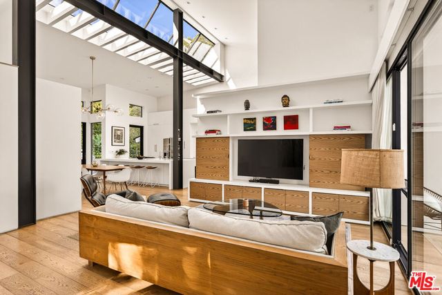 3526 Stoner Avenue, Los Angeles, CA 90066