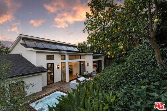 3526 Stoner Avenue, Los Angeles, CA 90066