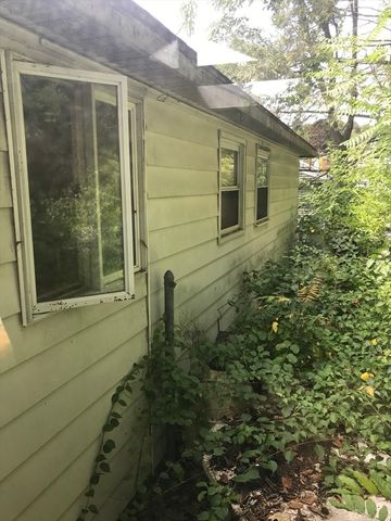 170 Bradley St, Lowell, MA 01850