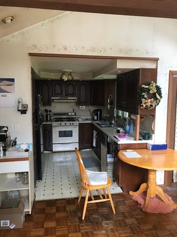 170 Bradley St, Lowell, MA 01850