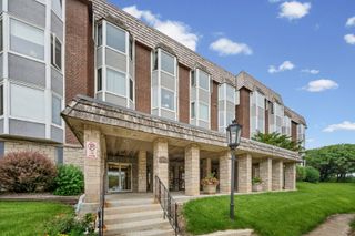 2400 Archbury Drive 2E, Park Ridge, IL 60068