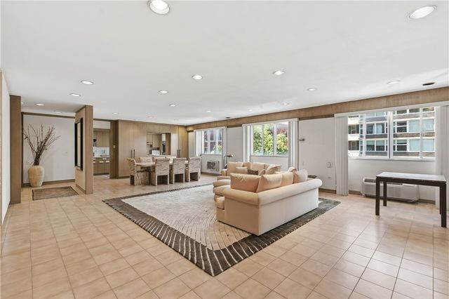 128 N Craig 416, Oakland, PA 15213