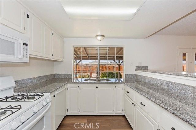 12650 Running Deer Road, Apple Valley, CA 92308