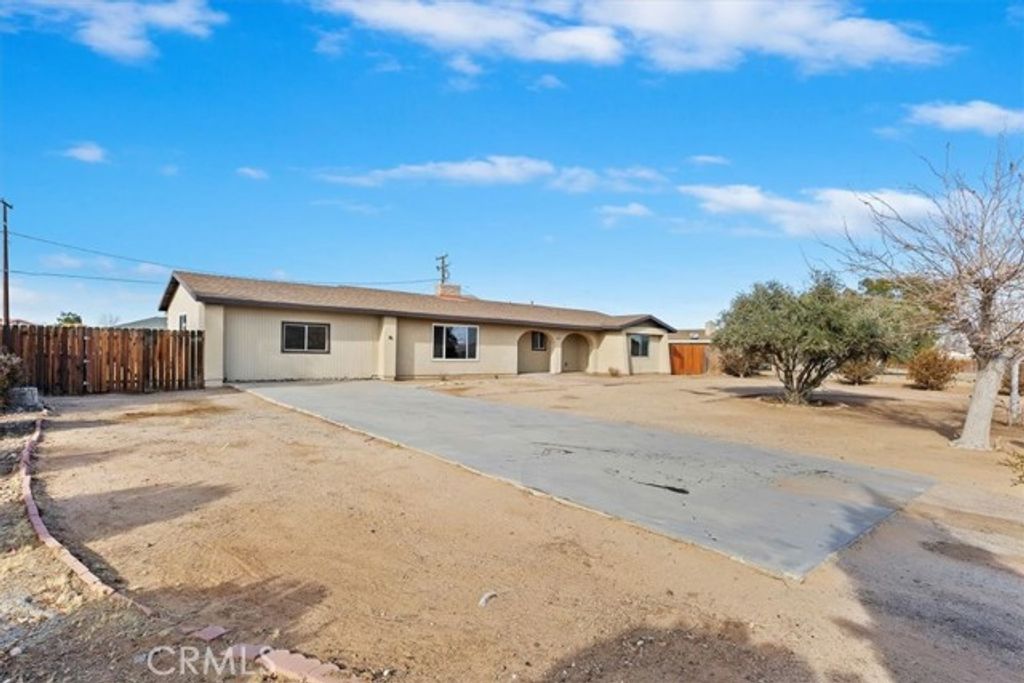 12650 Running Deer Road, Apple Valley, CA 92308
