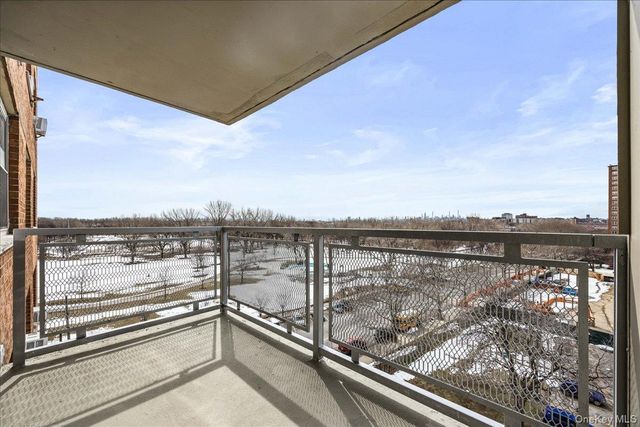 825 Morrison Avenue 8K, Bronx, NY 10473