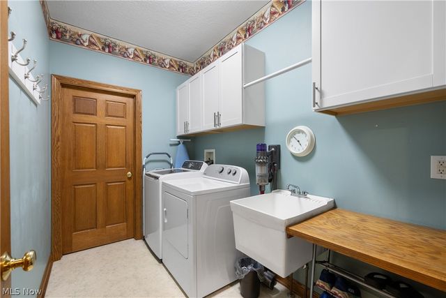 1366 Castalia Drive, New Franklin, OH 44203