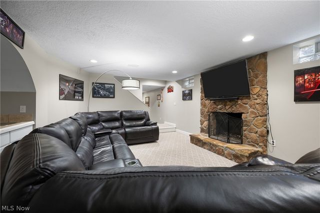 1366 Castalia Drive, New Franklin, OH 44203
