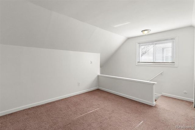 898 E Barrett Avenue, Madison Heights, MI 48071