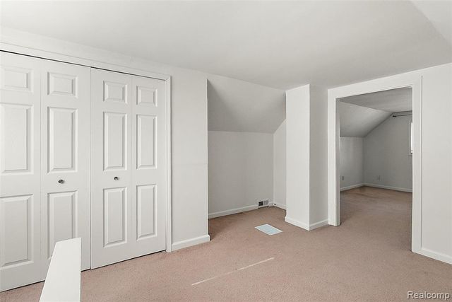 898 E Barrett Avenue, Madison Heights, MI 48071