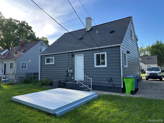 898 E Barrett Avenue, Madison Heights, MI 48071