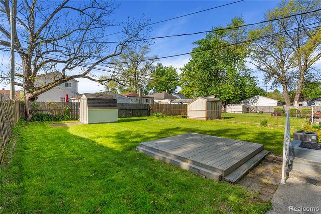898 E Barrett Avenue, Madison Heights, MI 48071