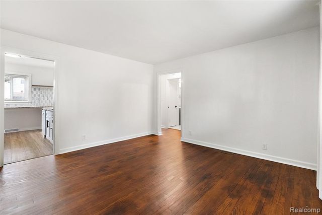 898 E Barrett Avenue, Madison Heights, MI 48071