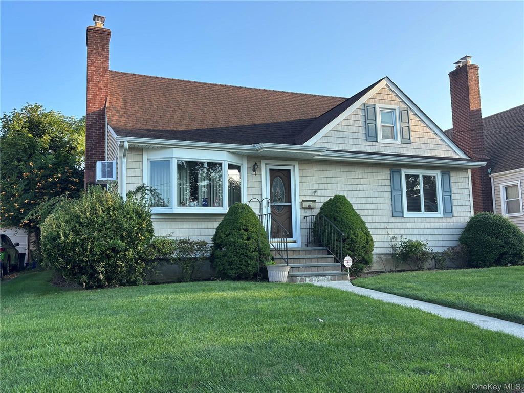1054 Highland Street, Baldwin, NY 11510