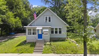 81 S Blain STREET, Oconomowoc, WI 53066