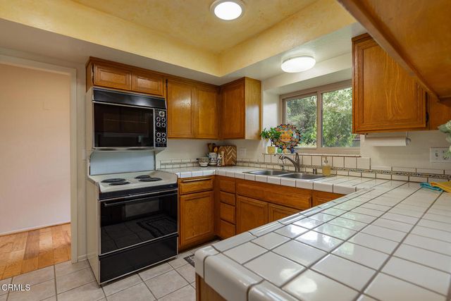 410 Church Road 24, Ojai, CA 93023