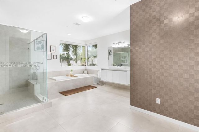 10286 NW 75th Terrace, Doral, FL 33178