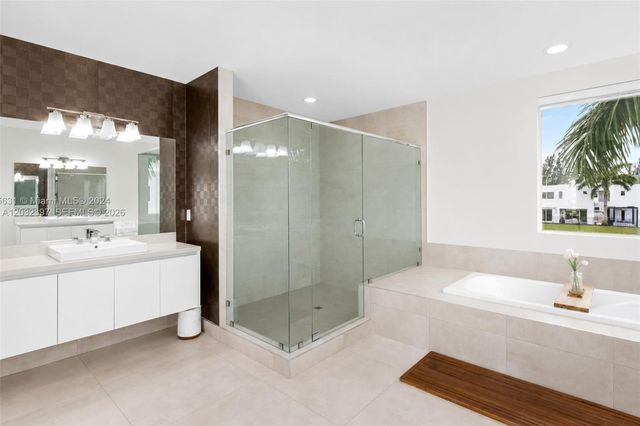 10286 NW 75th Terrace, Doral, FL 33178