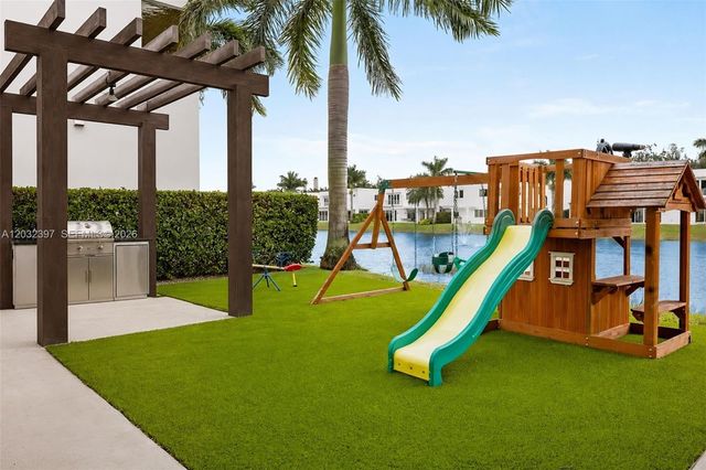 10286 NW 75th Terrace, Doral, FL 33178