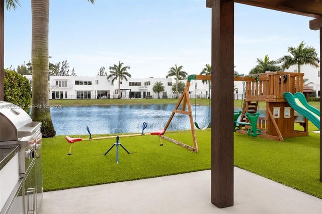 10286 NW 75th Terrace, Doral, FL 33178