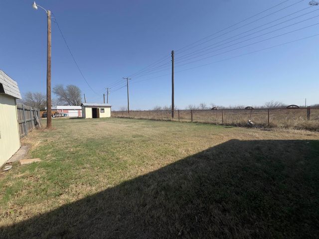 944 S WAGGONER STREET, Electra, TX 76360