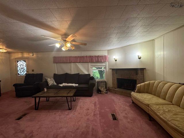 944 S WAGGONER STREET, Electra, TX 76360