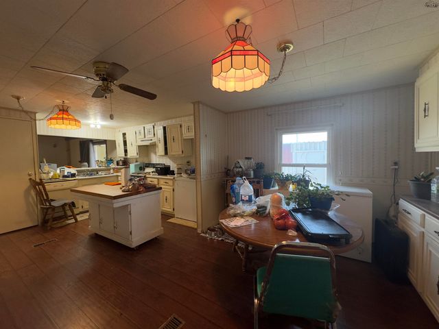 944 S WAGGONER STREET, Electra, TX 76360