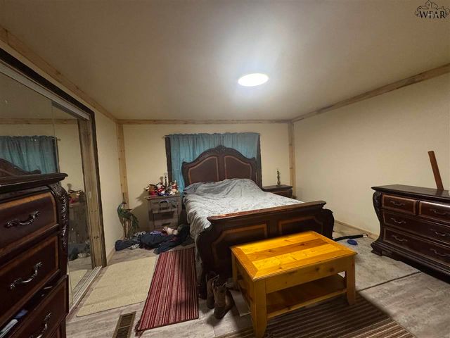 944 S WAGGONER STREET, Electra, TX 76360