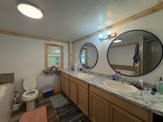 944 S WAGGONER STREET, Electra, TX 76360