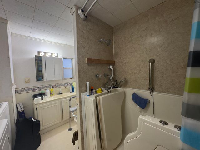 944 S WAGGONER STREET, Electra, TX 76360