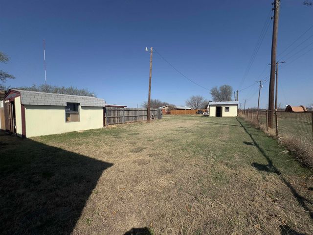 944 S WAGGONER STREET, Electra, TX 76360