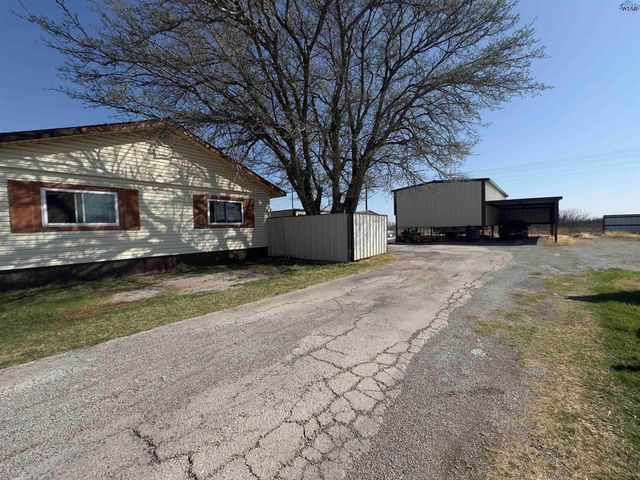 944 S WAGGONER STREET, Electra, TX 76360
