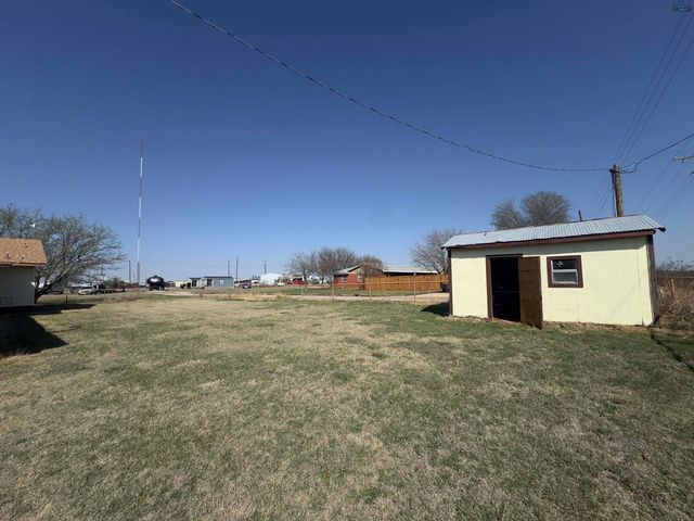 944 S WAGGONER STREET, Electra, TX 76360